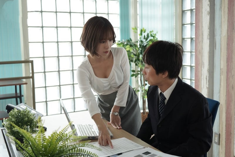 The big cu and the female boss craves the potato